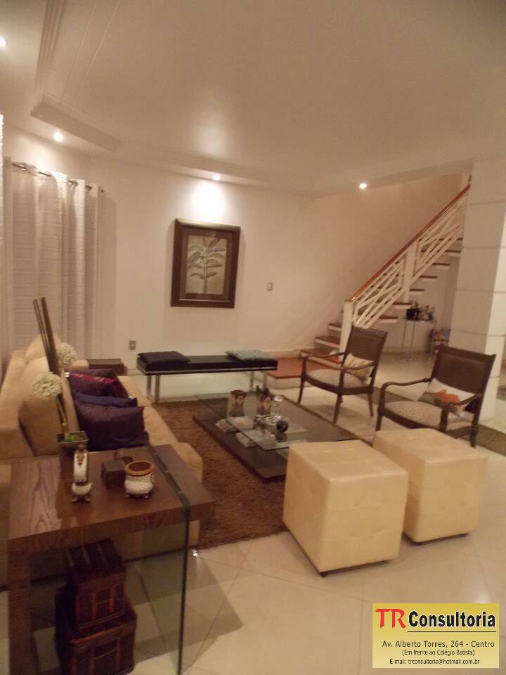 Linda casa de 3 quartos no Jockey por 629mil
