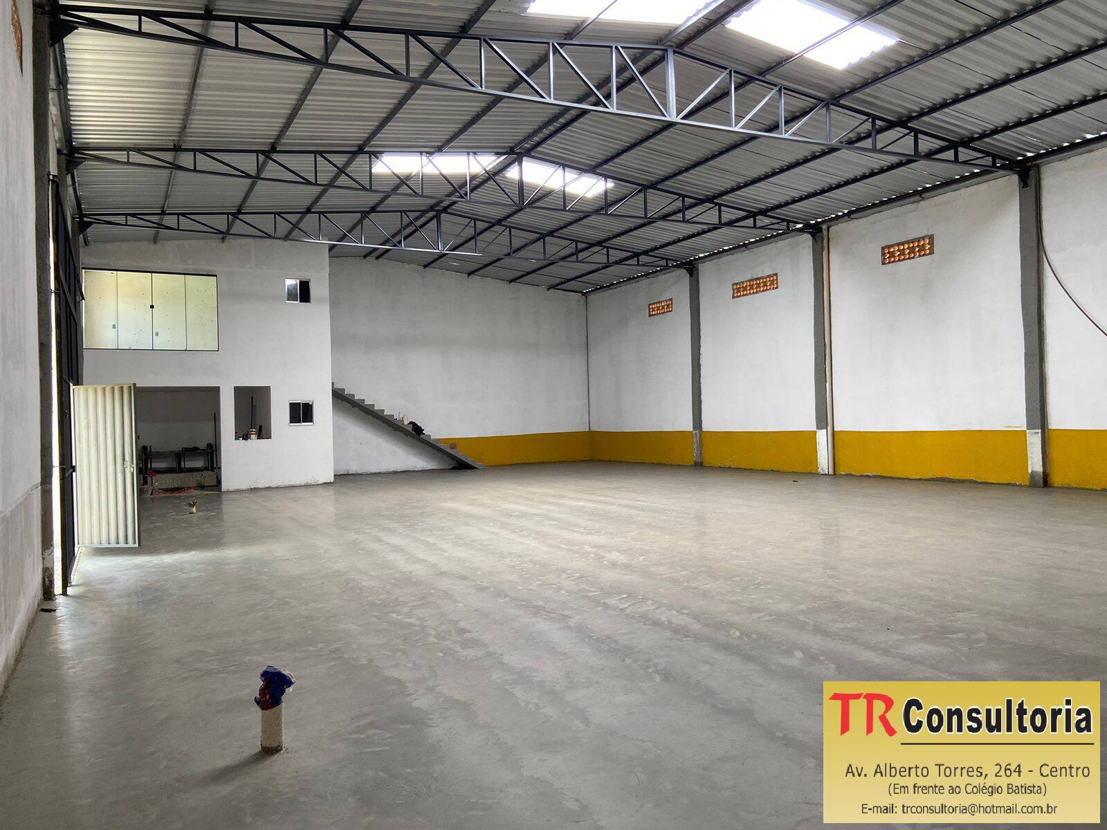 Galpão com 378 m²