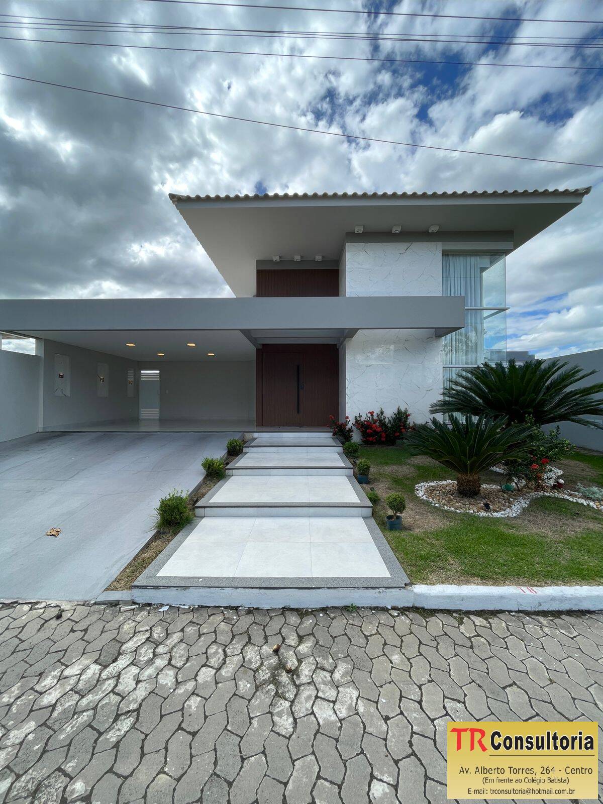 VENDO CASA EM CONDOMÍNIO DE LUXO PARTHENON